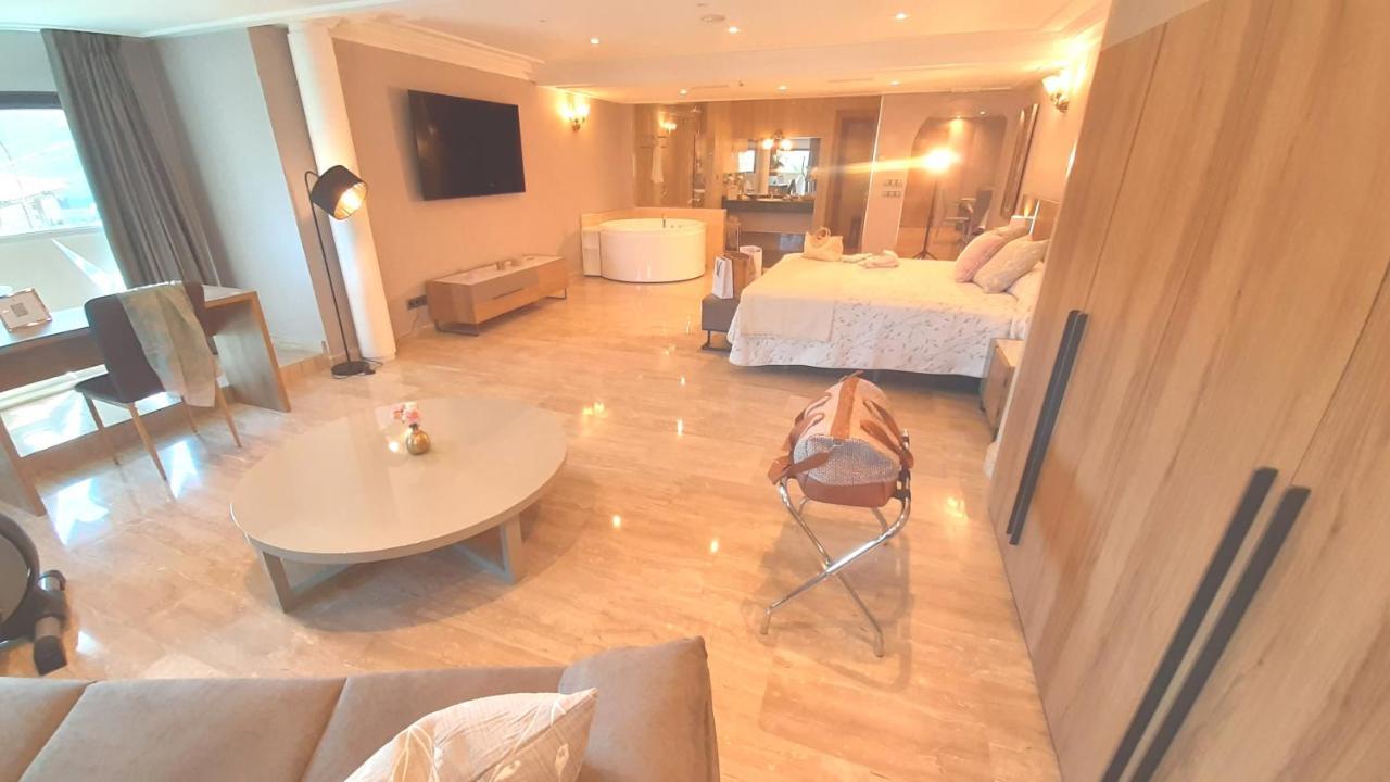 Hotel Nueva Plaza 말리아노 외부 사진