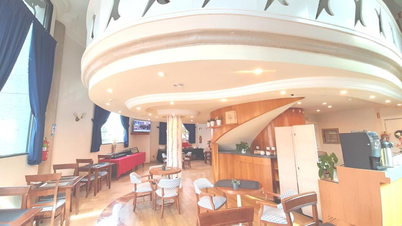Hotel Nueva Plaza 말리아노 외부 사진